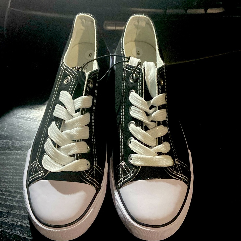 Epic Step Womens Shoes Size 5 NWOT